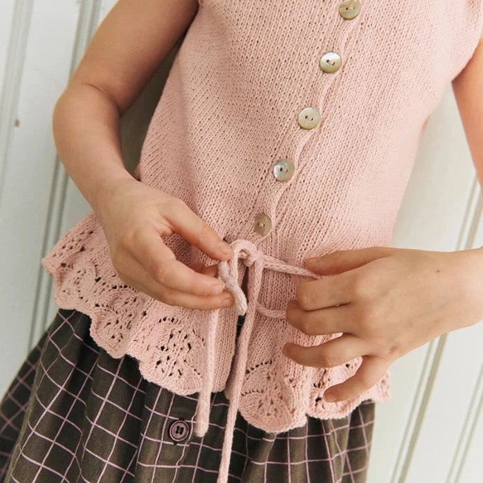 Garnkit: Adeline Top Junior af Sandnes Garn (opskrift + garn)