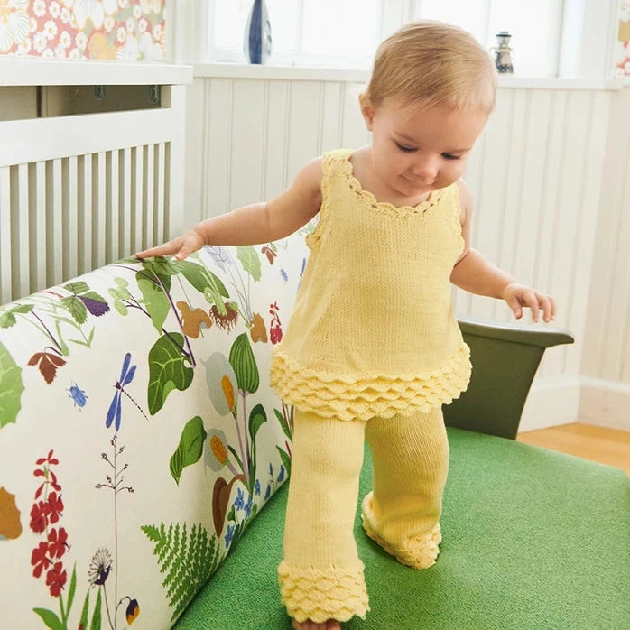 Garnkit: Rosette Top & Pants Baby af Sandnes Garn (opskrift + garn)