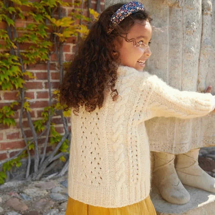 Garnkit: Cornelia Cardigan Junior fra Sandnes (opskrift + garn)