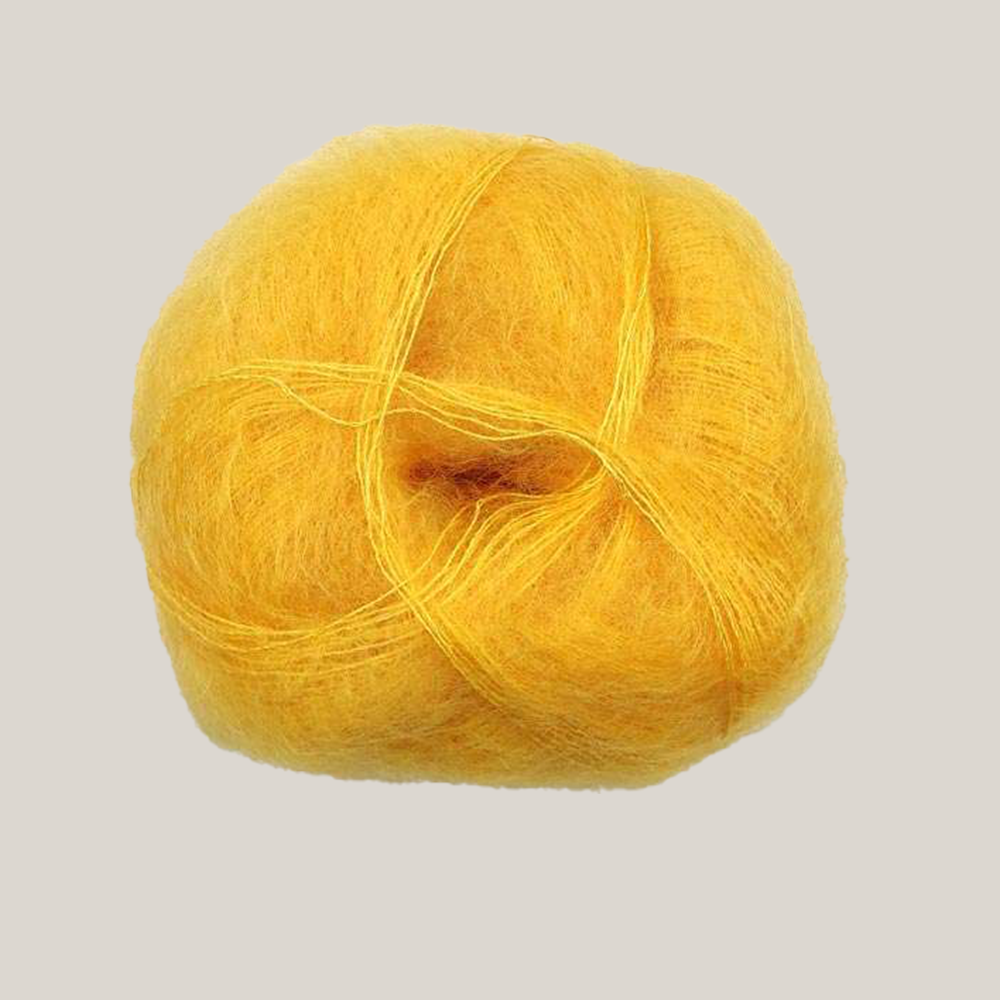 Mohair by Canard Brushed Lace – silkeblødt lace weight mohairgarn fra Den Lille Garnbiks, ideelt til lette sjaler, sweatre og fine strikkeprojekter. Perfekt som følgetråd. Farve 3039