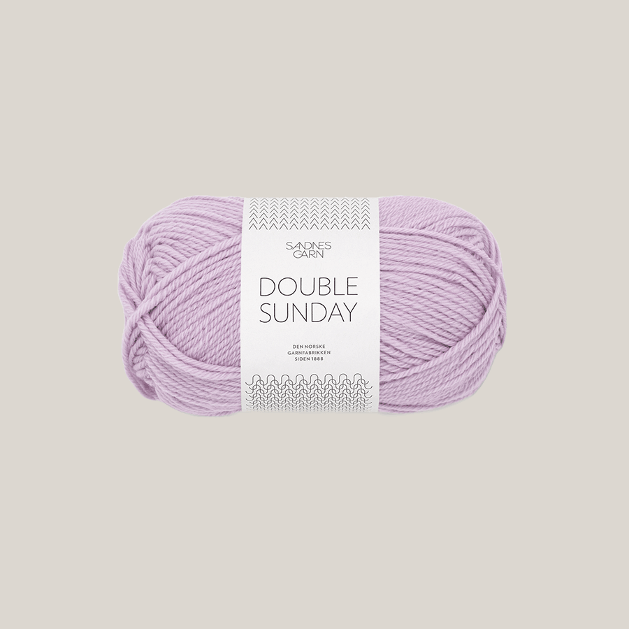 Double sunday fra Sandnes Garn. 100% merino. Køb det hos Den Lille Garnbiks. 108 meter på 50 gram. Strikkepind 3,5 millimeter til 4,5 millimeter. Farve 5023