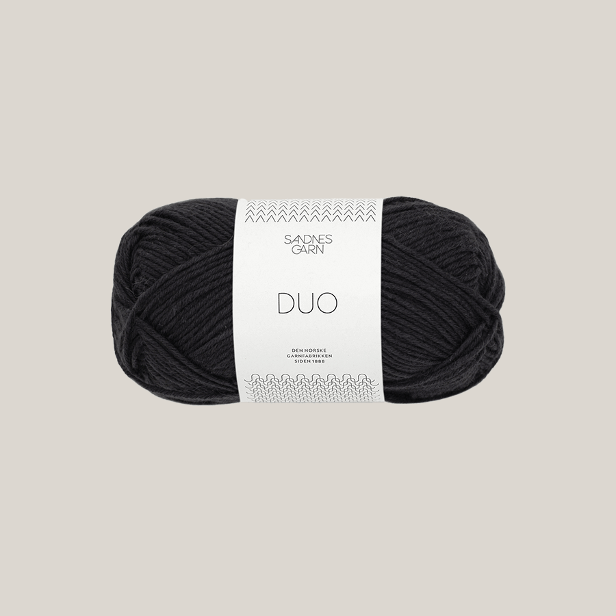 Duo fra Sandnes garn. køb det hos Den Lille Garnbiks. En blandingsgarn af 55% uld og 45% bomuld. 115 meter på 50 gram. strikkepind 3,5 millimeter - 4 millimeter. Farve 1099