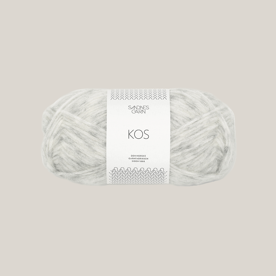 Kos fra Sandnes Garn – blødt og luftigt alpaka- og uldgarn med nylon, perfekt til lune trøjer og accessories, forhandles hos Den Lille Garnbiks. løbelængde på 150 meter på 50 gram. perfekt til bløde og vamset sweatre. strikkepinde 4,5 millimeter til 6 millimeter. Farve 1021