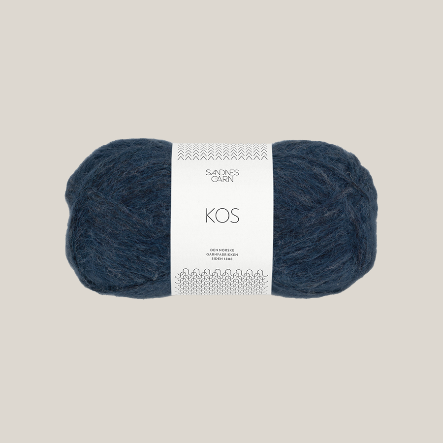 Kos fra Sandnes Garn – blødt og luftigt alpaka- og uldgarn med nylon, perfekt til lune trøjer og accessories, forhandles hos Den Lille Garnbiks. løbelængde på 150 meter på 50 gram. perfekt til bløde og vamset sweatre. strikkepinde 4,5 millimeter til 6 millimeter. Farve 6079