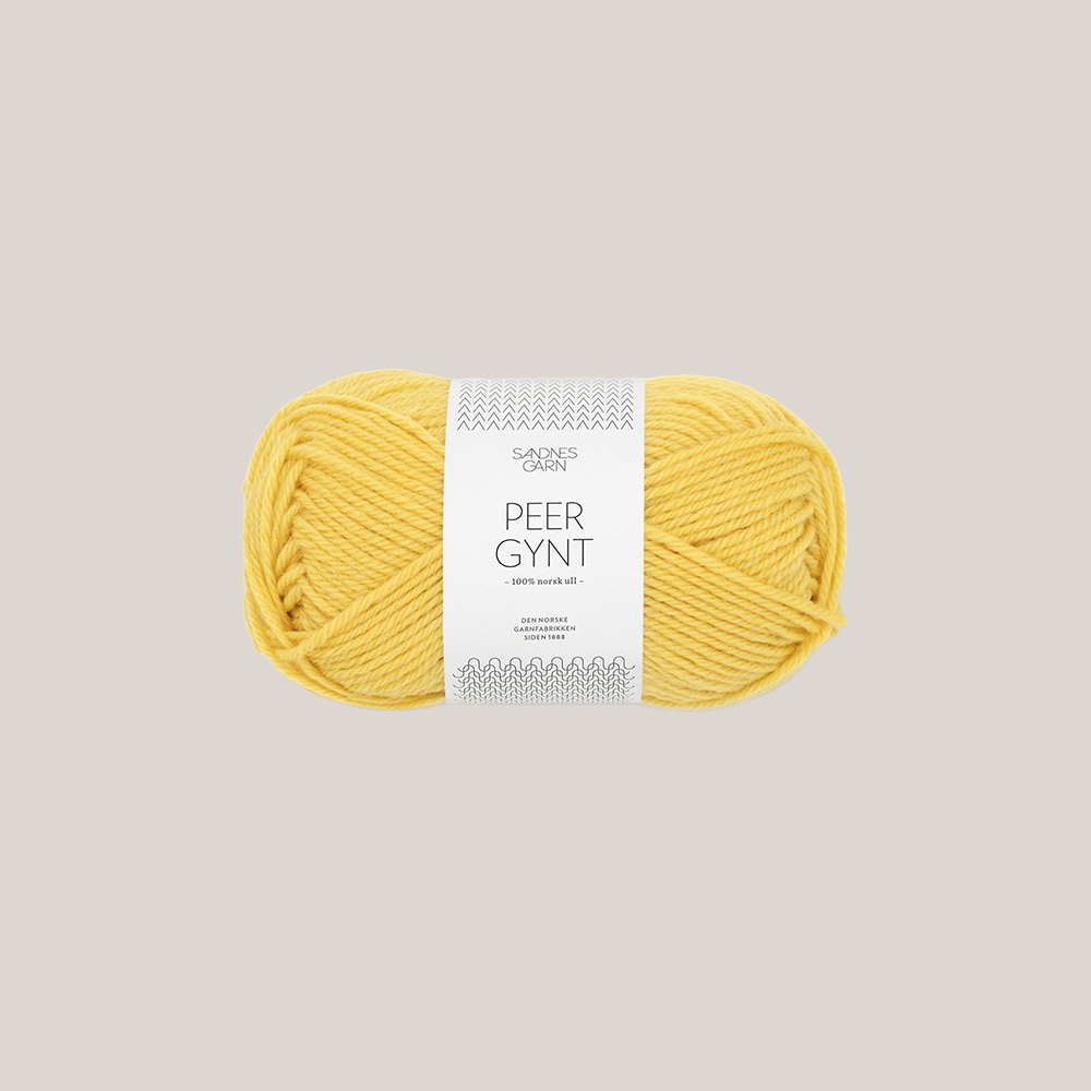 Peer Gynt fra Sandnes Garn – klassisk 100 % norsk uldgarn i sport weight, velegnet til sweatre, strukturstrik og slidstærke projekter, forhandles hos Den Lille Garnbiks. Løbelængde på 91 meter på 50 gram. strikkefasthed 21 masker på 10 cm på pind 4 millimeter. Farve 2016