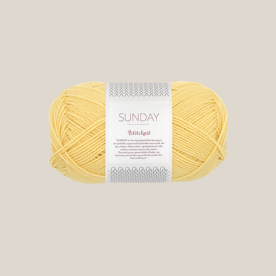 Sunday fra Sandnes Garn – blødt og ubehandlet merinouldgarn i fingering weight, perfekt til babystrik, finstrik og som følgetråd, forhandles hos Den Lille Garnbiks. 100% Merino. strikkefasthed på 28 masker på 10 cm. løbelængde på 235 meter på 50 gram. Farve 2013