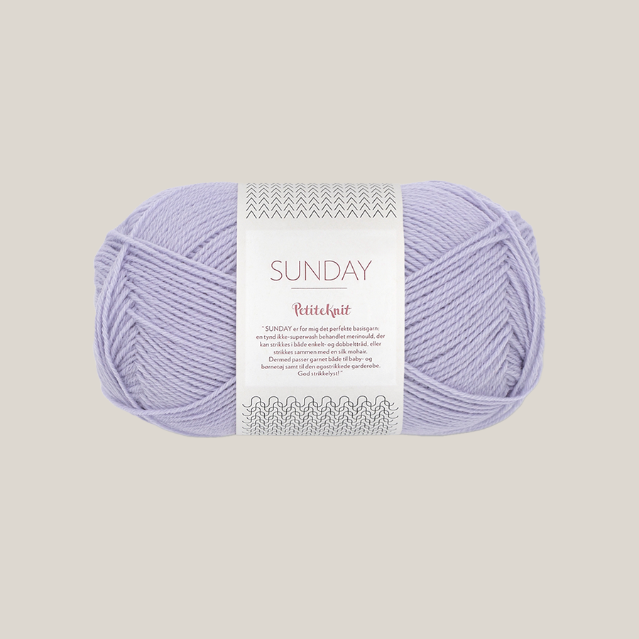 Sunday fra Sandnes Garn – blødt og ubehandlet merinouldgarn i fingering weight, perfekt til babystrik, finstrik og som følgetråd, forhandles hos Den Lille Garnbiks. 100% Merino. strikkefasthed på 28 masker på 10 cm. løbelængde på 235 meter på 50 gram. Farve 5012