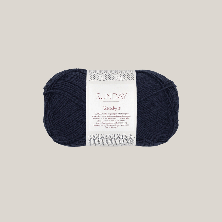 Sunday fra Sandnes Garn – blødt og ubehandlet merinouldgarn i fingering weight, perfekt til babystrik, finstrik og som følgetråd, forhandles hos Den Lille Garnbiks. 100% Merino. strikkefasthed på 28 masker på 10 cm. løbelængde på 235 meter på 50 gram. Farve 5591
