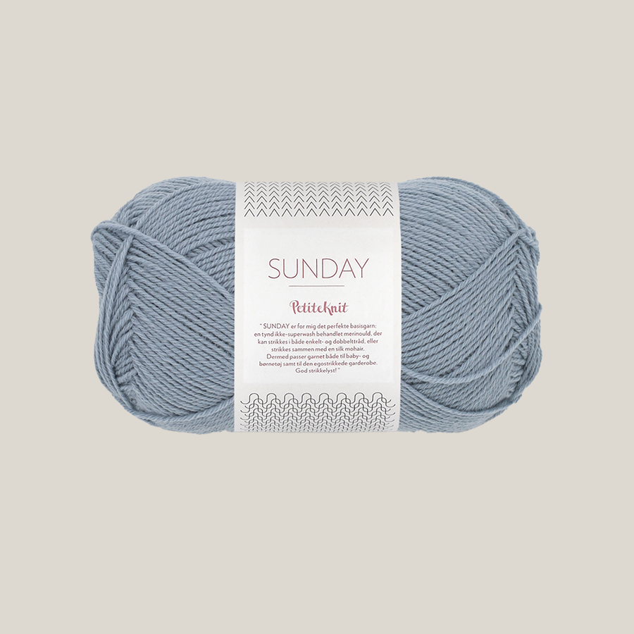 Sunday fra Sandnes Garn – blødt og ubehandlet merinouldgarn i fingering weight, perfekt til babystrik, finstrik og som følgetråd, forhandles hos Den Lille Garnbiks. 100% Merino. strikkefasthed på 28 masker på 10 cm. løbelængde på 235 meter på 50 gram. Farve 6050