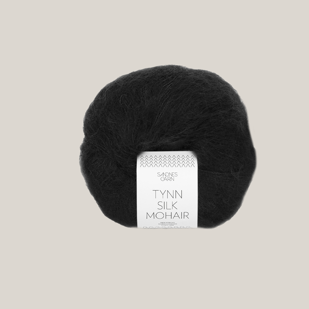 Sandnes Tynn Silk Mohair garn – eksklusivt lace weight garn med mohair og silke, ideelt til strik af lette sweatre, sjaler og trøjer. Farve 1099. Perfekt som følgetråd.