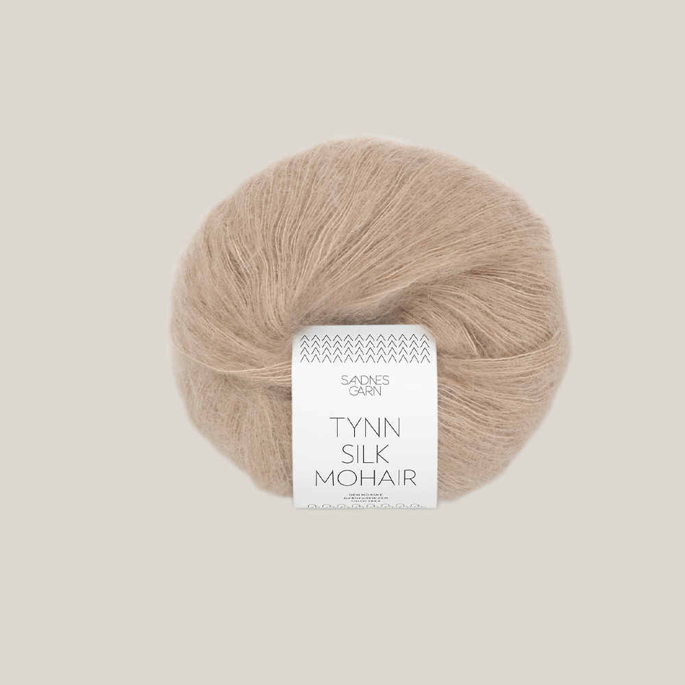 Sandnes Tynn Silk Mohair garn – eksklusivt lace weight garn med mohair og silke, ideelt til strik af lette sweatre, sjaler og trøjer. Farve 3021. Perfekt som følgetråd.