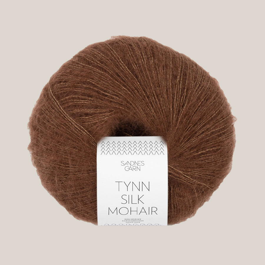Sandnes Tynn Silk Mohair garn – eksklusivt lace weight garn med mohair og silke, ideelt til strik af lette sweatre, sjaler og trøjer. Farve 3073. Perfekt som følgetråd.