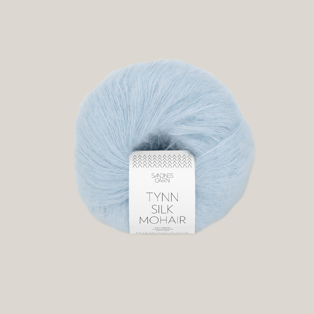 Sandnes Tynn Silk Mohair garn – eksklusivt lace weight garn med mohair og silke, ideelt til strik af lette sweatre, sjaler og trøjer. Farve 6012. Perfekt som følgetråd.