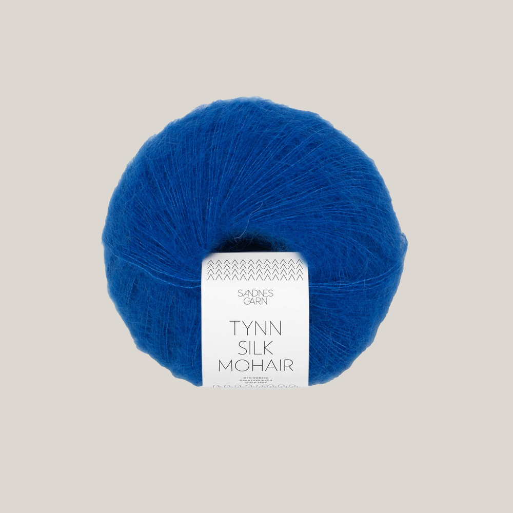 Sandnes Tynn Silk Mohair garn – eksklusivt lace weight garn med mohair og silke, ideelt til strik af lette sweatre, sjaler og trøjer. Farve 6046. Perfekt som følgetråd.