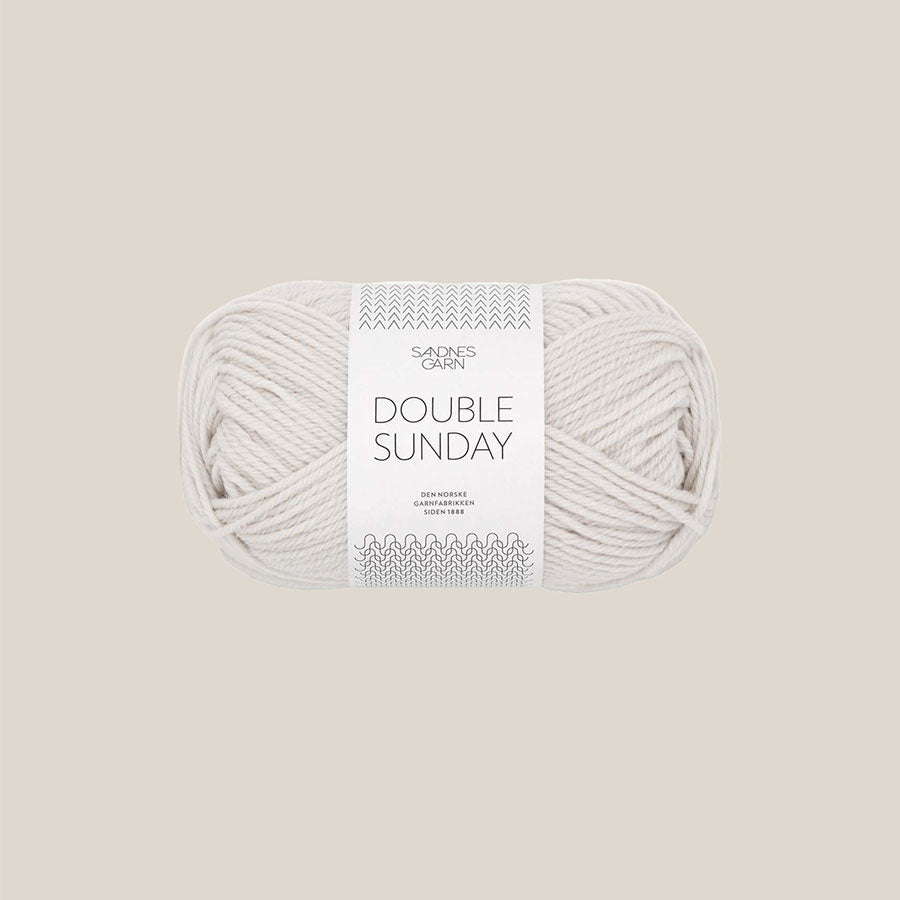Double sunday fra Sandnes Garn. 100% merino. Køb det hos Den Lille Garnbiks. 108 meter på 50 gram. Strikkepind 3,5 millimeter til 4,5 millimeter. Farve 1015