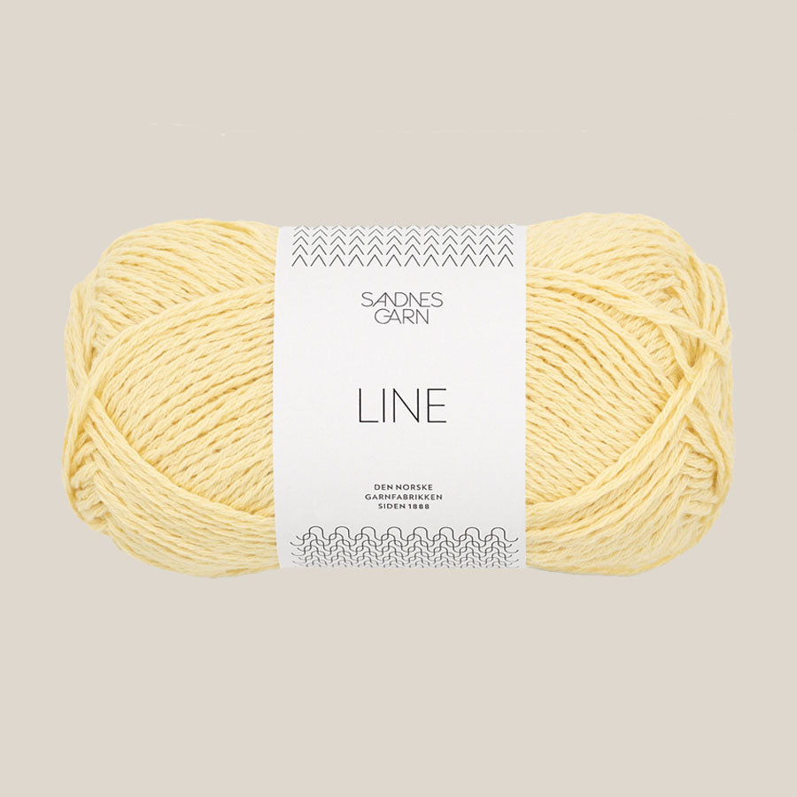 Line fra Sandnes Garn. Køb det hos Den Lille Garnbiks. Sommergarn. Viskose,hør, bomulds blanding. løbelængde på 110 meter på 50 gram. strikkes på en strikkepind 3,5 millimeter-4 millimeter. Farven Lys gul, 2112.