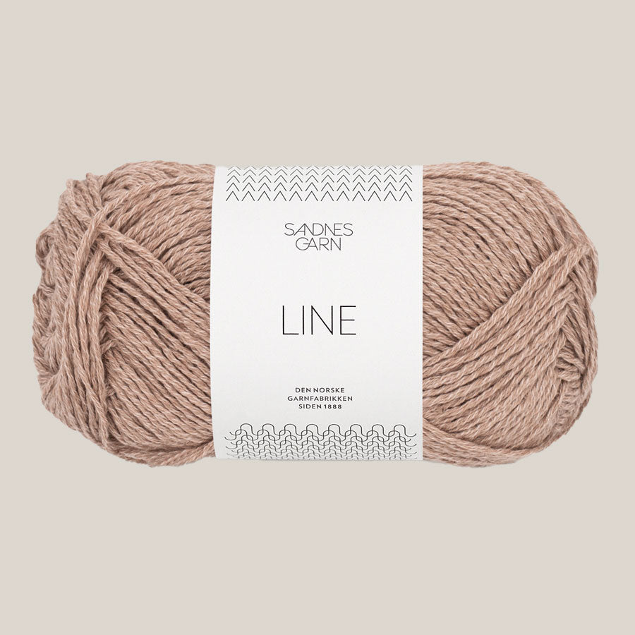 Line fra Sandnes Garn. Køb det hos Den Lille Garnbiks. Sommergarn. Viskose,hør, bomulds blanding. løbelængde på 110 meter på 50 gram. strikkes på en strikkepind 3,5 millimeter-4 millimeter. Farver 3042