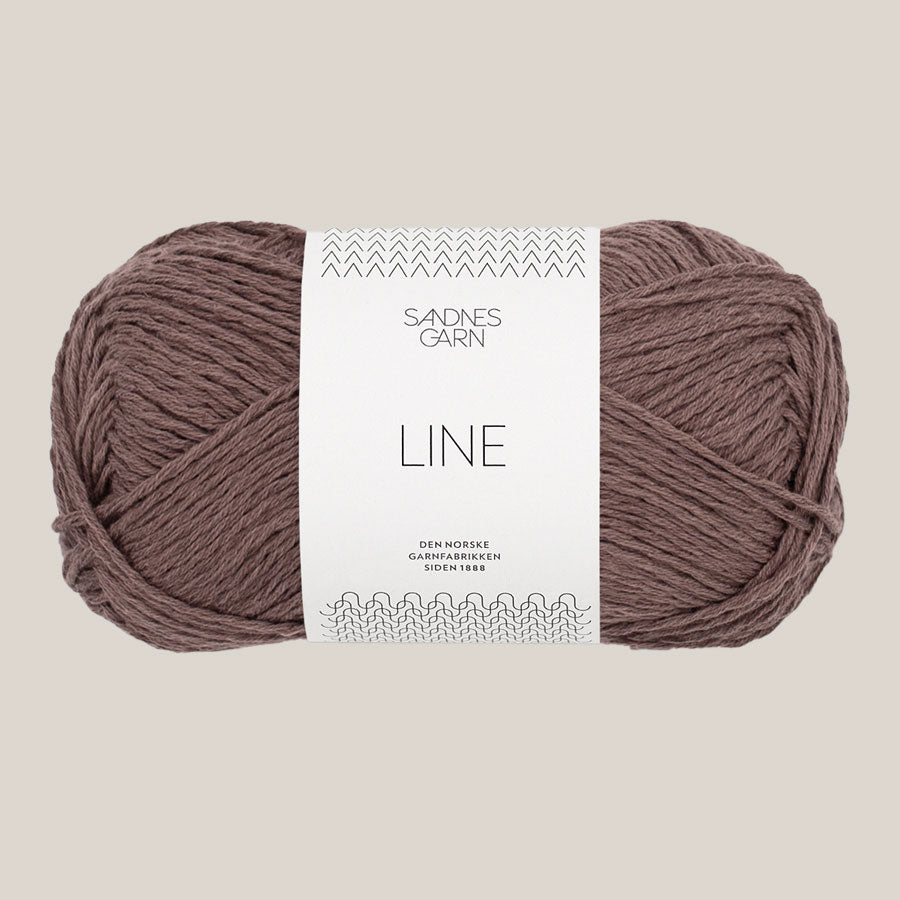 Line fra Sandnes Garn. Køb det hos Den Lille Garnbiks. Sommergarn. Viskose,hør, bomulds blanding. løbelængde på 110 meter på 50 gram. strikkes på en strikkepind 3,5 millimeter-4 millimeter. Farve 3161