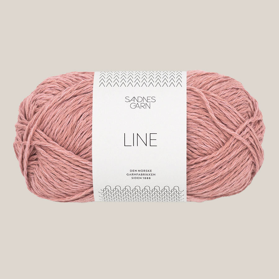 Line fra Sandnes Garn. Køb det hos Den Lille Garnbiks. Sommergarn. Viskose,hør, bomulds blanding. løbelængde på 110 meter på 50 gram. strikkes på en strikkepind 3,5 millimeter-4 millimeter. Farve 4033