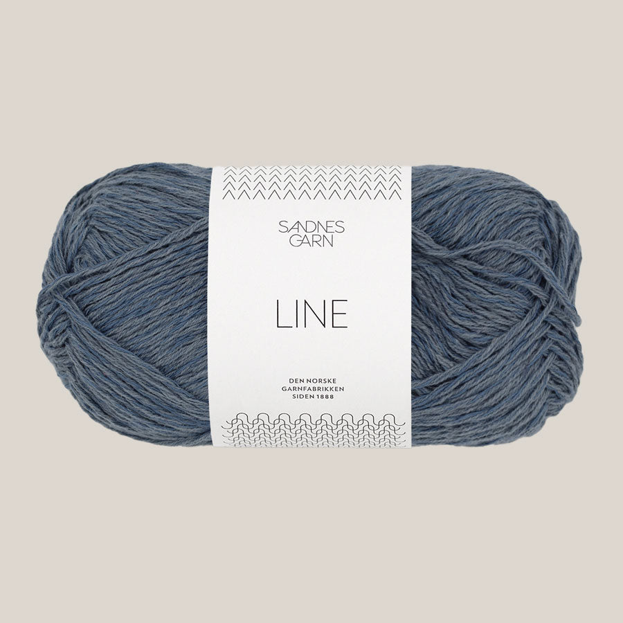 Line fra Sandnes Garn. Køb det hos Den Lille Garnbiks. Sommergarn. Viskose,hør, bomulds blanding. løbelængde på 110 meter på 50 gram. strikkes på en strikkepind 3,5 millimeter-4 millimeter. Farve 6061