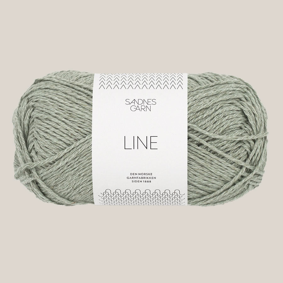 Line fra Sandnes Garn. Køb det hos Den Lille Garnbiks. Sommergarn. Viskose,hør, bomulds blanding. løbelængde på 110 meter på 50 gram. strikkes på en strikkepind 3,5 millimeter-4 millimeter. Farve 8521
