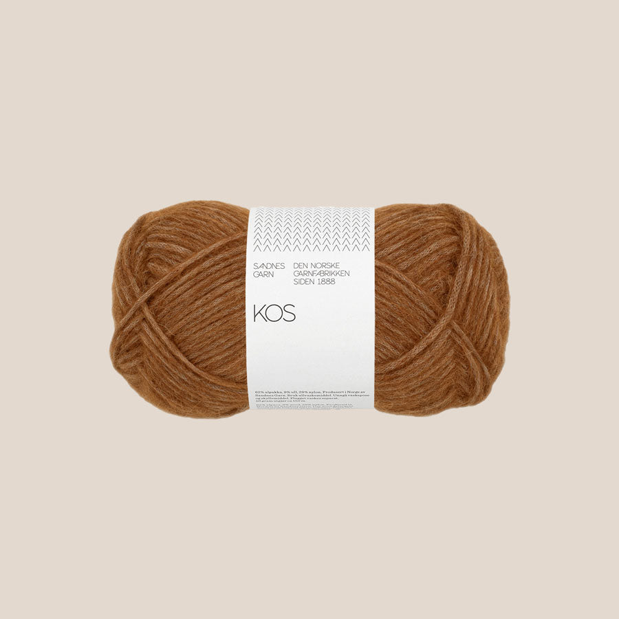 Kos fra Sandnes Garn – blødt og luftigt alpaka- og uldgarn med nylon, perfekt til lune trøjer og accessories, forhandles hos Den Lille Garnbiks. løbelængde på 150 meter på 50 gram. perfekt til bløde og vamset sweatre. strikkepinde 4,5 millimeter til 6 millimeter. Farve 2573