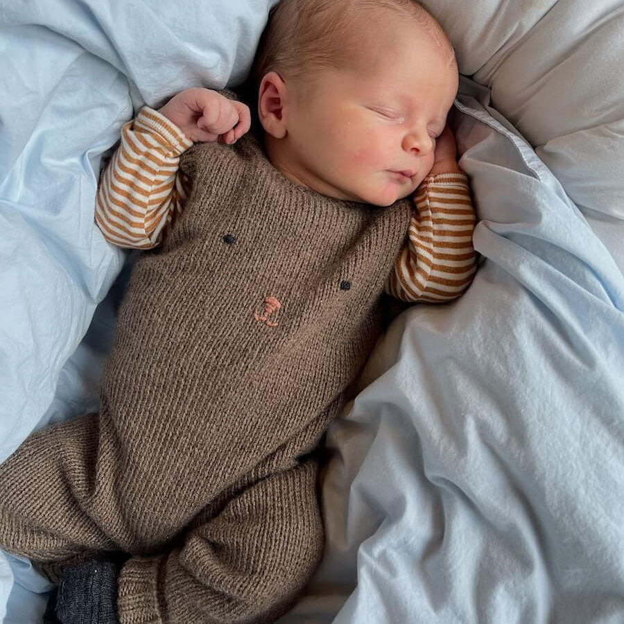 Garnkit: Teddy pants af Petiteknit (opskrift + garn+ trykknapper)