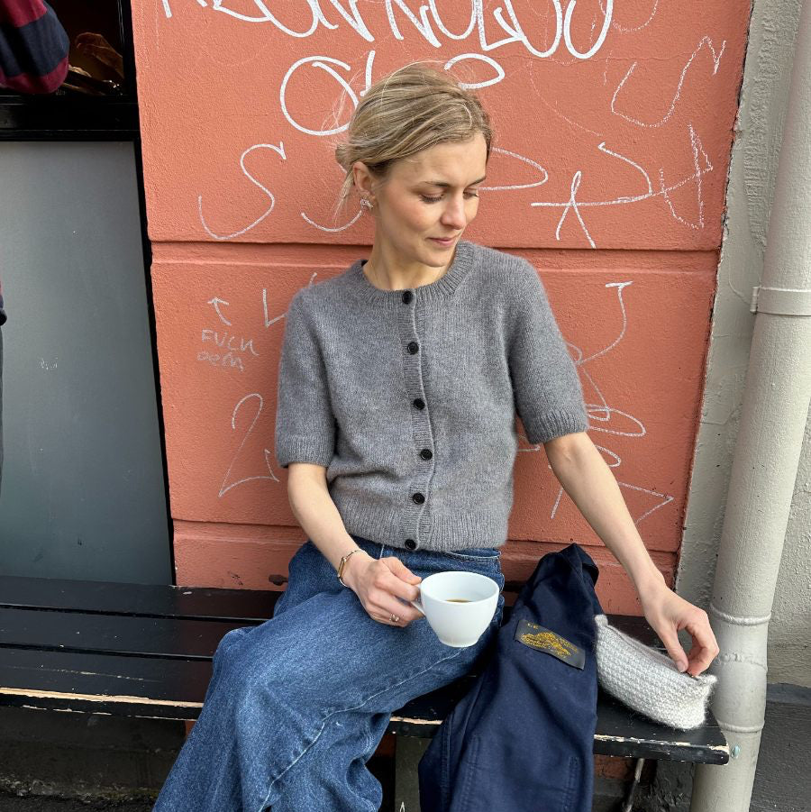 Garnkit: Maggie Cardigan af Petiteknit (opskrift + garn)