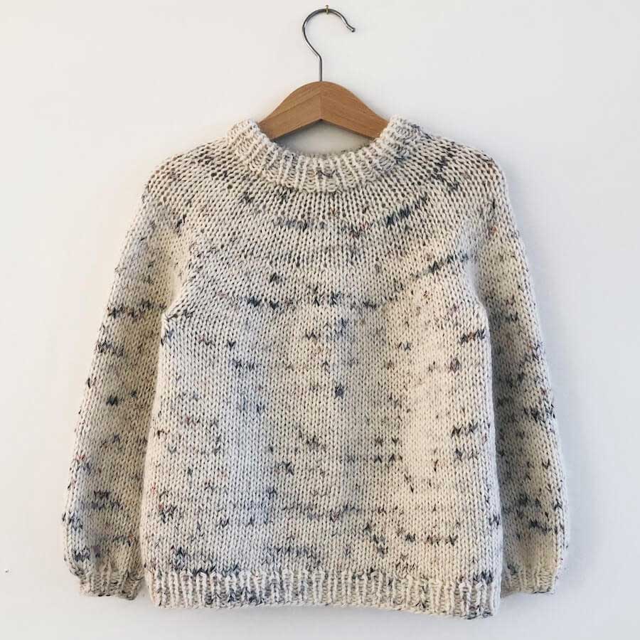 Garnkit: Novice sweater junior af Petiteknit (opskrift + garn)