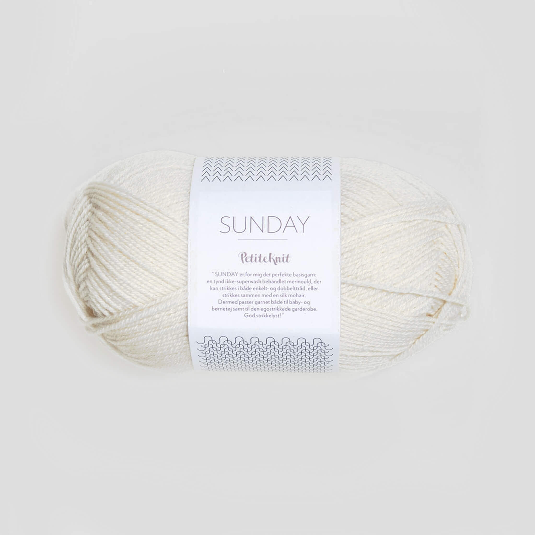Sunday fra Sandnes Garn – blødt og ubehandlet merinouldgarn i fingering weight, perfekt til babystrik, finstrik og som følgetråd, forhandles hos Den Lille Garnbiks. 100% Merino. strikkefasthed på 28 masker på 10 cm. løbelængde på 235 meter på 50 gram. Farve 1012