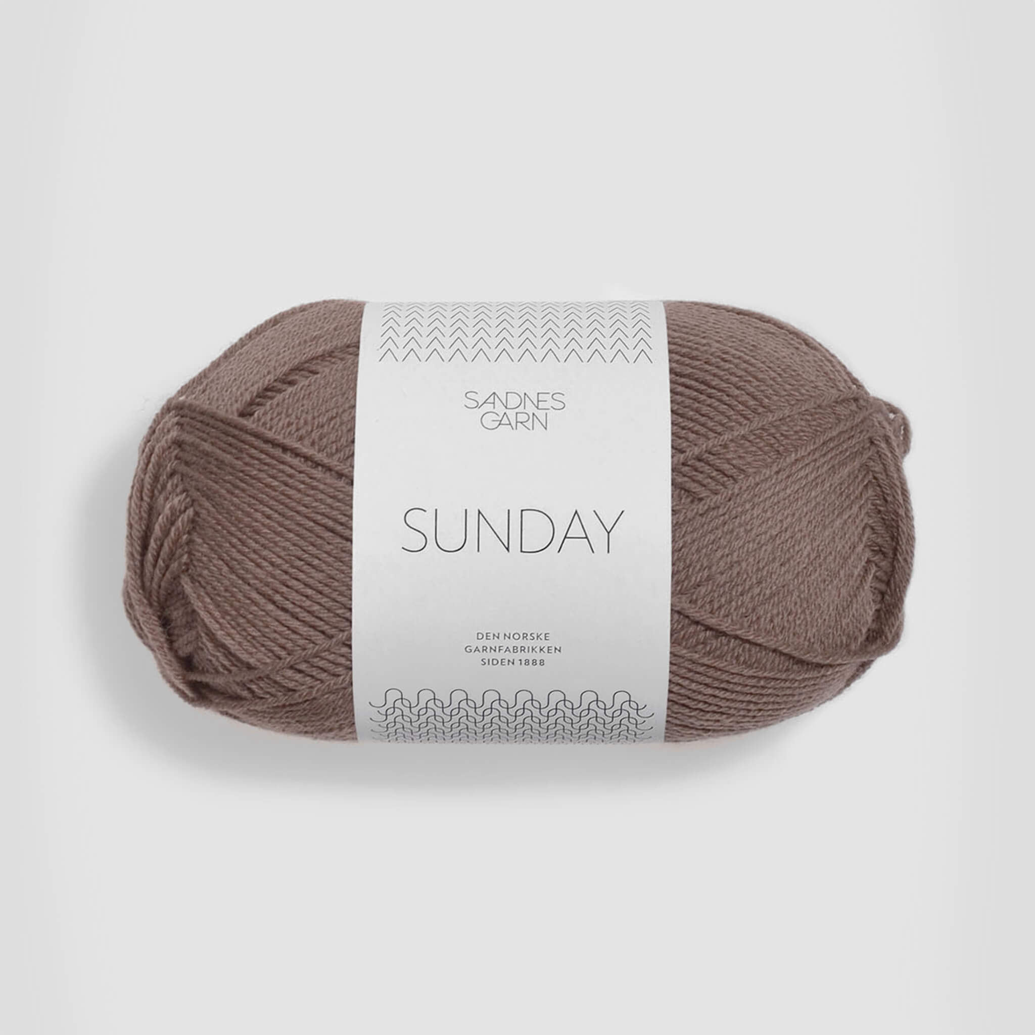 Sunday fra Sandnes Garn – blødt og ubehandlet merinouldgarn i fingering weight, perfekt til babystrik, finstrik og som følgetråd, forhandles hos Den Lille Garnbiks. 100% Merino. strikkefasthed på 28 masker på 10 cm. løbelængde på 235 meter på 50 gram. Farve 3161