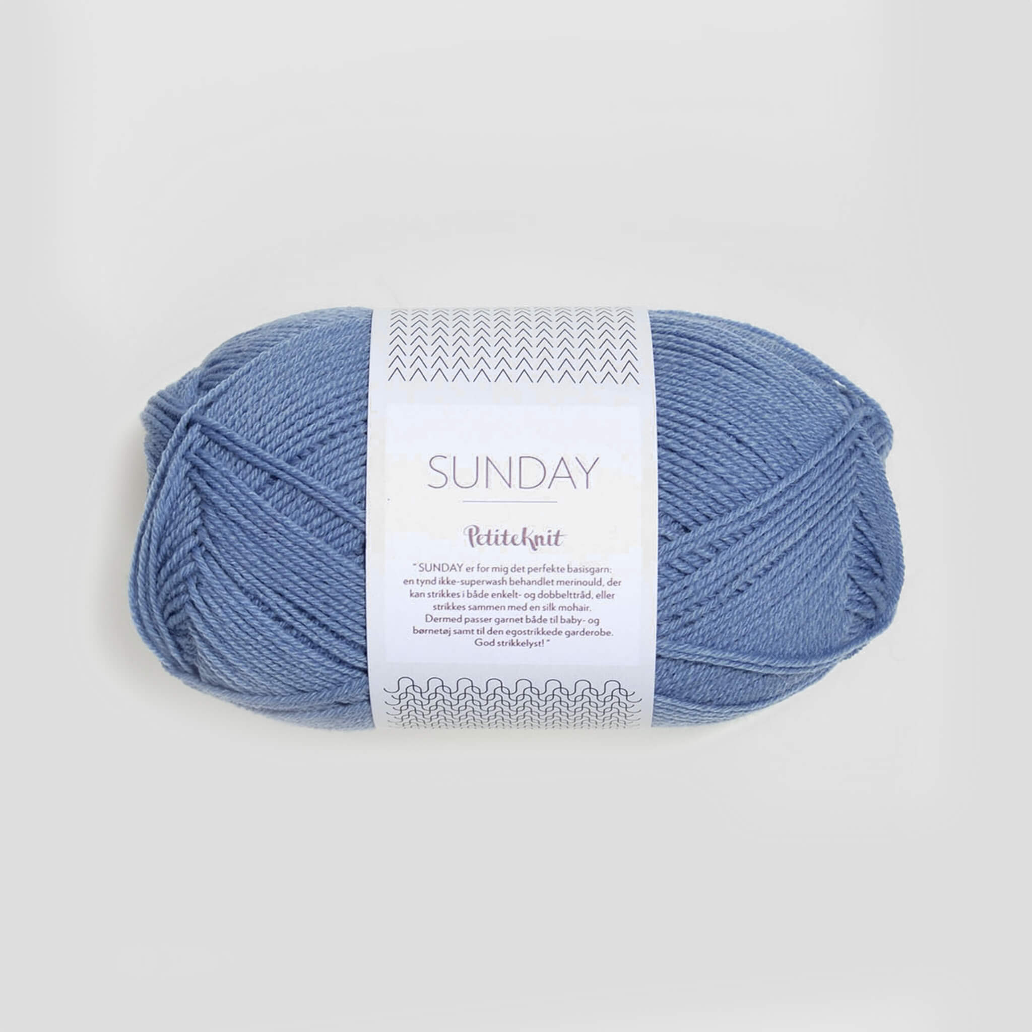 Sunday fra Sandnes Garn – blødt og ubehandlet merinouldgarn i fingering weight, perfekt til babystrik, finstrik og som følgetråd, forhandles hos Den Lille Garnbiks. 100% Merino. strikkefasthed på 28 masker på 10 cm. løbelængde på 235 meter på 50 gram. Farve 6043
