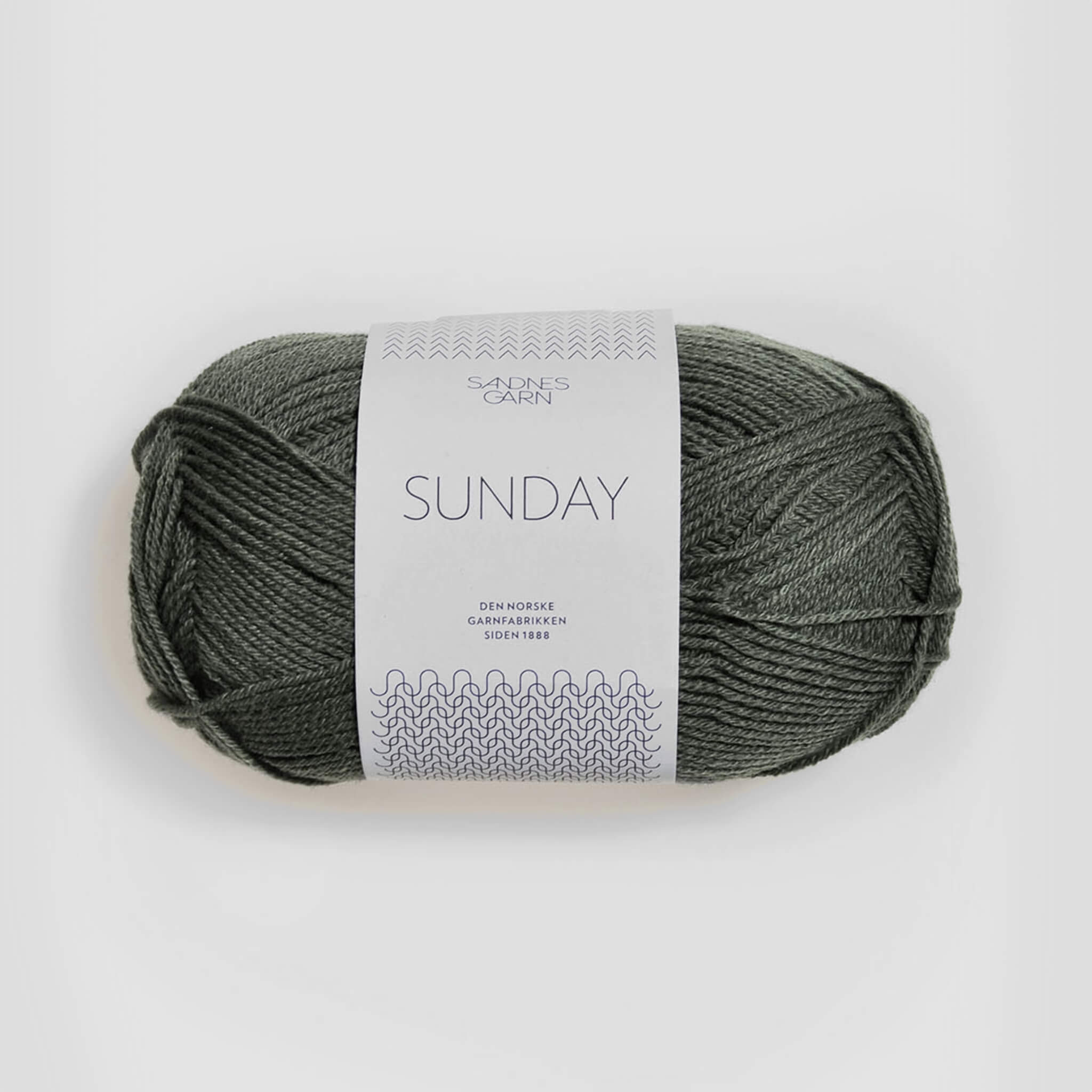 Sunday fra Sandnes Garn – blødt og ubehandlet merinouldgarn i fingering weight, perfekt til babystrik, finstrik og som følgetråd, forhandles hos Den Lille Garnbiks. 100% Merino. strikkefasthed på 28 masker på 10 cm. løbelængde på 235 meter på 50 gram. Farve 9071