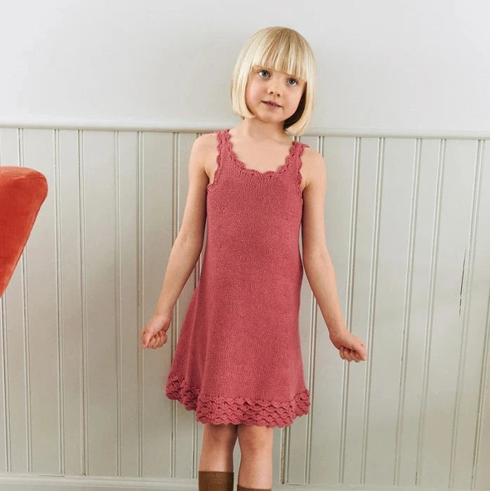 Garnkit: Roselyn Dress Junior fra Sandnes Garn (opskrift + garn)