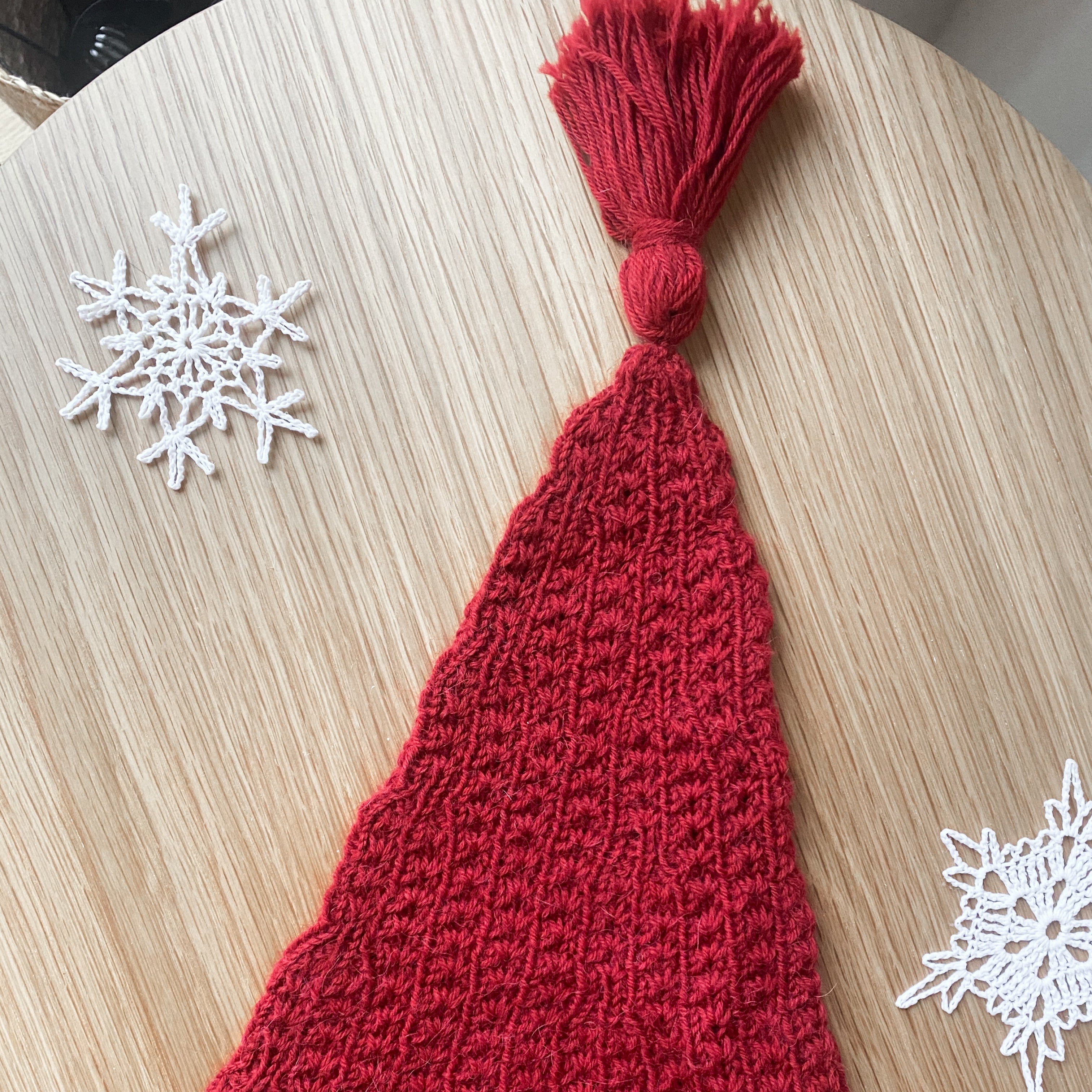 Bellis julehue garnkit, strikkeopskrift fra kntivik, den lille garnbiks, garn fra Better Yarn, Pure merino 4