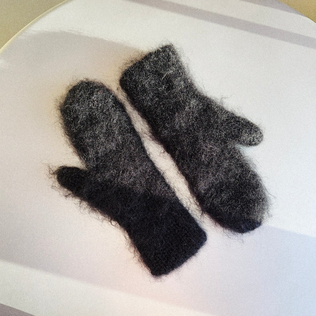 Garnkit: Fat Fur Mittens af Spektakelstrik (opskrift + garn)