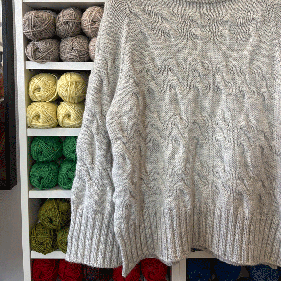 Garnkit: Liva Sweater af KnitVik (PDF + garn)