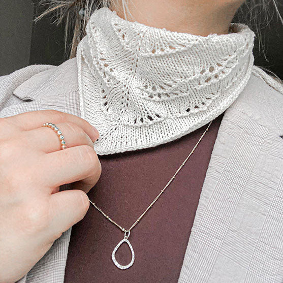 Garnkit: Lunas tørklæde fra KnitVik (opskrift + garn)