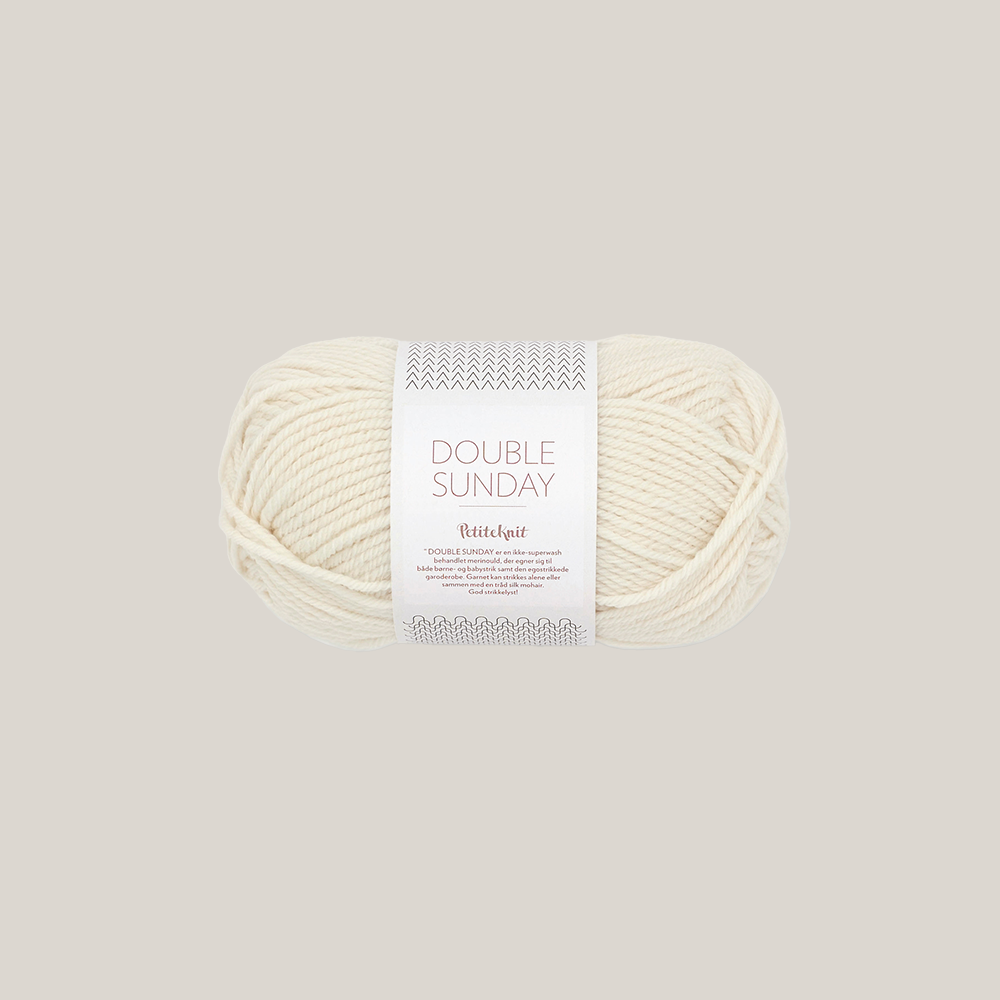 Double sunday fra Sandnes Garn. 100% merino. Køb det hos Den Lille Garnbiks. 108 meter på 50 gram. Strikkepind 3,5 millimeter til 4,5 millimeter. Farve 1012.