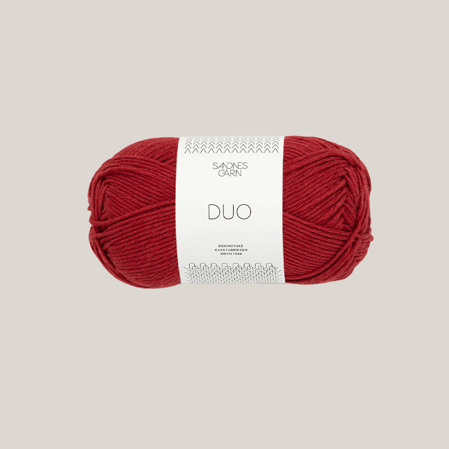 Duo fra Sandnes garn. køb det hos Den Lille Garnbiks. En blandingsgarn af 55% uld og 45% bomuld. 115 meter på 50 gram. strikkepind 3,5 millimeter - 4 millimeter. Farve 4236