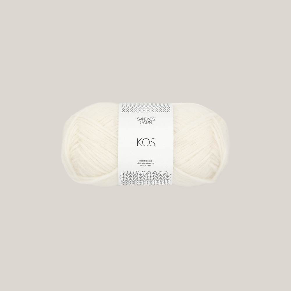 Kos fra Sandnes Garn – blødt og luftigt alpaka- og uldgarn med nylon, perfekt til lune trøjer og accessories, forhandles hos Den Lille Garnbiks. løbelængde på 150 meter på 50 gram. perfekt til bløde og vamset sweatre. strikkepinde 4,5 millimeter til 6 millimeter. Farve 1012