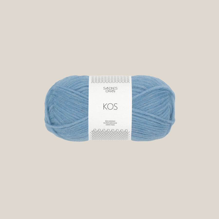 Kos fra Sandnes Garn – blødt og luftigt alpaka- og uldgarn med nylon, perfekt til lune trøjer og accessories, forhandles hos Den Lille Garnbiks. løbelængde på 150 meter på 50 gram. perfekt til bløde og vamset sweatre. strikkepinde 4,5 millimeter til 6 millimeter. Farve 6042