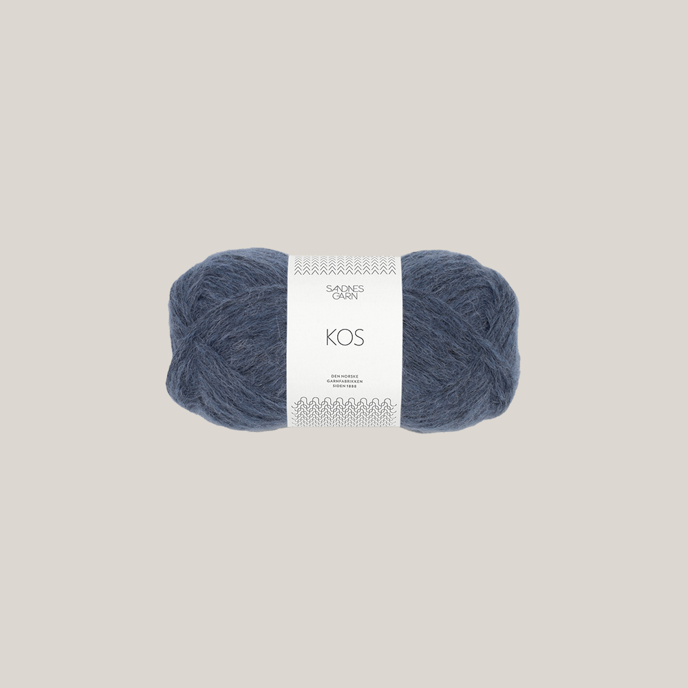 Kos fra Sandnes Garn – blødt og luftigt alpaka- og uldgarn med nylon, perfekt til lune trøjer og accessories, forhandles hos Den Lille Garnbiks. løbelængde på 150 meter på 50 gram. perfekt til bløde og vamset sweatre. strikkepinde 4,5 millimeter til 6 millimeter. Farve 6064