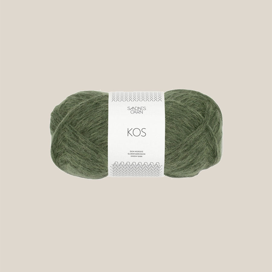 Kos fra Sandnes Garn – blødt og luftigt alpaka- og uldgarn med nylon, perfekt til lune trøjer og accessories, forhandles hos Den Lille Garnbiks. løbelængde på 150 meter på 50 gram. perfekt til bløde og vamset sweatre. strikkepinde 4,5 millimeter til 6 millimeter. Farve 9072