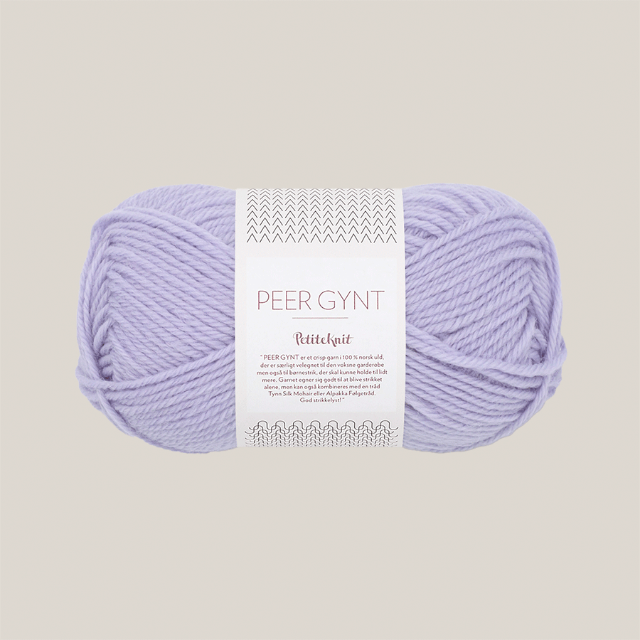 Peer Gynt fra Sandnes Garn – klassisk 100 % norsk uldgarn i sport weight, velegnet til sweatre, strukturstrik og slidstærke projekter, forhandles hos Den Lille Garnbiks. Løbelængde på 91 meter på 50 gram. strikkefasthed 21 masker på 10 cm på pind 4 millimeter. Farve 5012