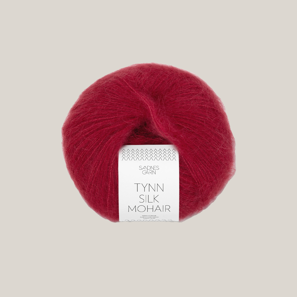 Sandnes Tynn Silk Mohair garn – eksklusivt lace weight garn med mohair og silke, ideelt til strik af lette sweatre, sjaler og trøjer. Farve 4236. Perfekt som følgetråd.