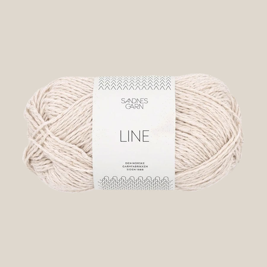 Line fra Sandnes Garn. Køb det hos Den Lille Garnbiks. Sommergarn. Viskose, hør, bomulds blanding. løbelængde på 110 meter på 50 gram. strikkes på en strikkepind 3,5 millimeter-4 millimeter. Farven Kitt, 2015