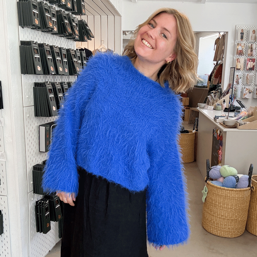 Sully Sweater strikkeopskrift fra KnitVik. Sweater på pind 6 mm og med strikkefasthed 14 marsker