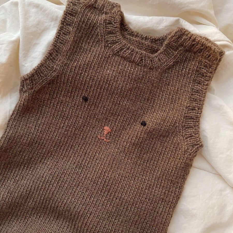 Garnkit: Teddy pants af Petiteknit (opskrift + garn+ trykknapper)