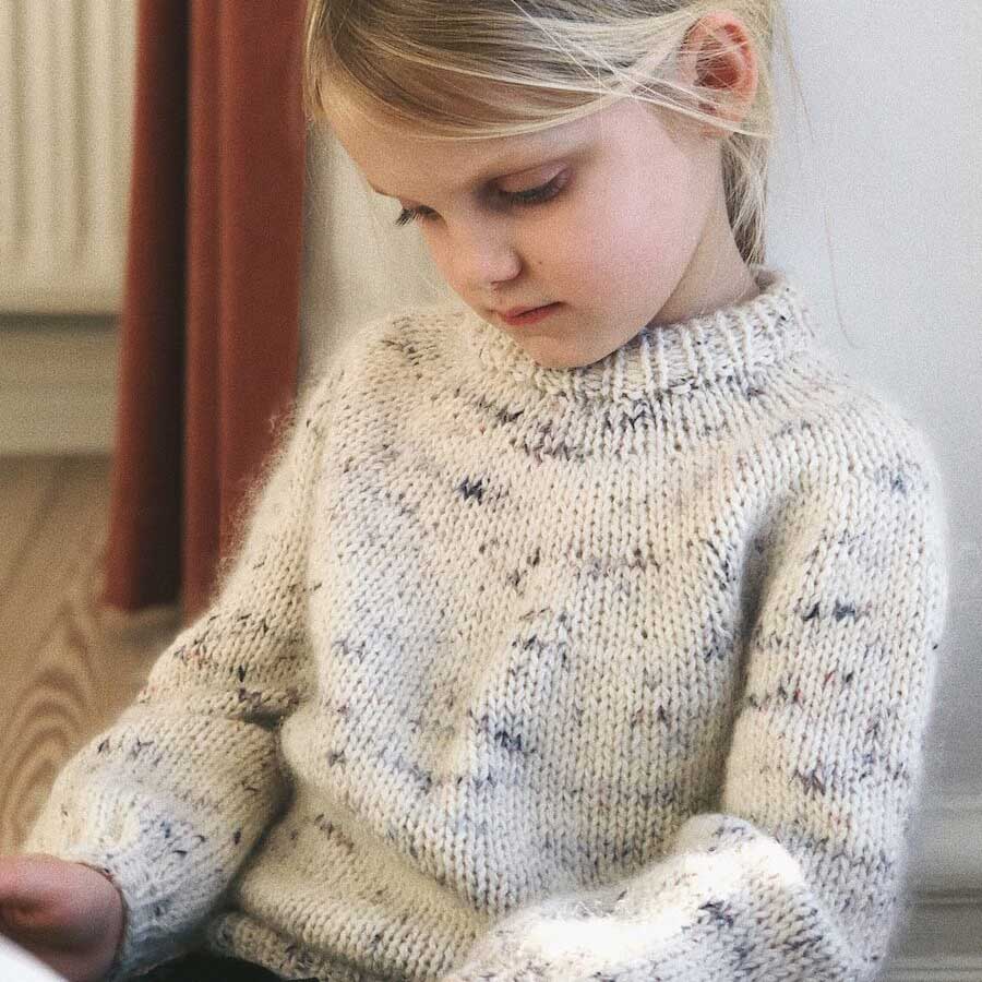 Garnkit: Novice sweater junior af Petiteknit (opskrift + garn)